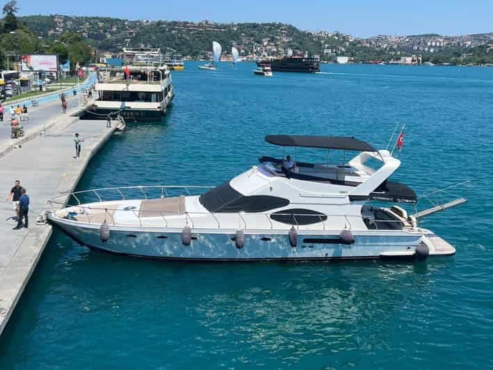 Istanbul: Private Bosphorus Strait Sightseeing Yacht Cruise - The Asian Shoreline: Anadolu Fortress and Beylerbeyi Palace Views