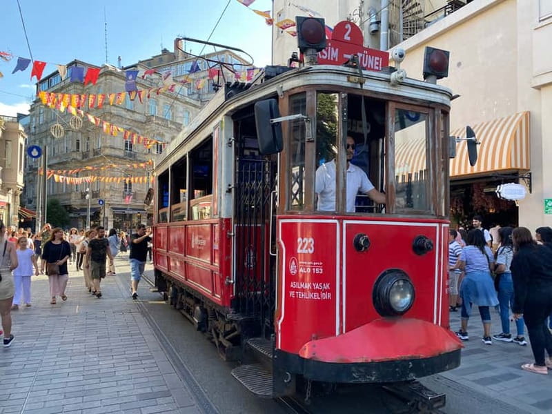 Istanbul: Private Food and City Tour with a Local Host - Kadıköy streets to Üsküdar coffee and an Ottoman mosque