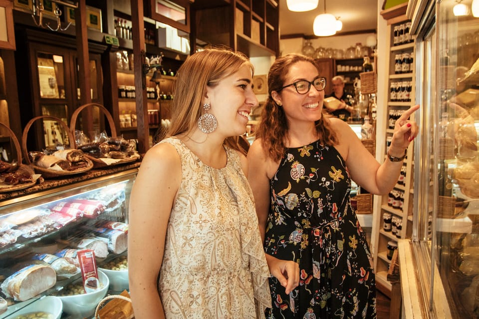 Istanbul: Private Guided Food Tour with 10 Tastings - Guides in the spotlight: what makes their storytelling useful