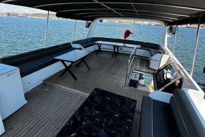 Istanbul Private Luxury Yacht on Bosphorus 25 Meter 82 Feet - Price and value: What $12 gets you (and what it doesn’t)