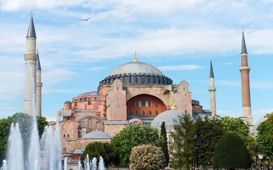 Istanbul: Private Sightseeing 2, 4 or 8 hours with a Local - Blue Mosque at Sultan Ahmed: first stop, big first impression