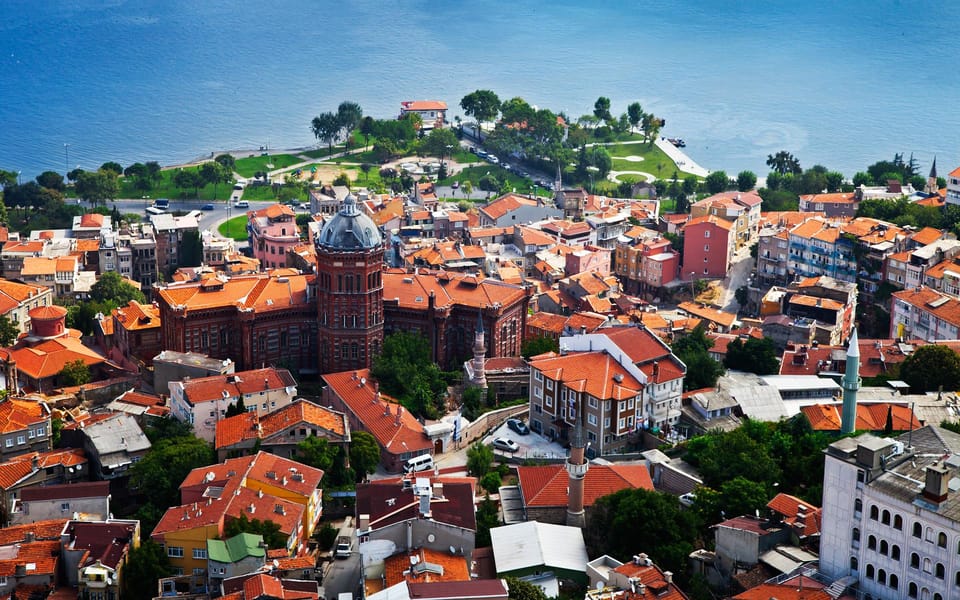 Istanbul Revealed: Historic Pathways and Bosphorus Serenity - Luxury Yacht Cruise on the Bosphorus and the Kanlica Stop