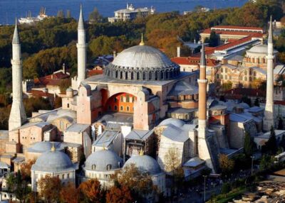 Istanbul: Secret Treasures Skip-The-Line Tour with Lunch - The opening walk: Blue Mosque, Hippodrome remains, and photo stops