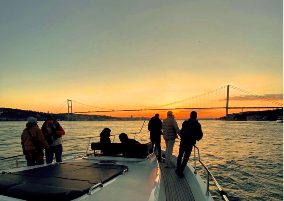 Istanbul: Small-Group Luxury Yacht Sunset Cruise w/ Snacks - Getting on board at İBB Karaköy Sahil Parkı (without the stress)