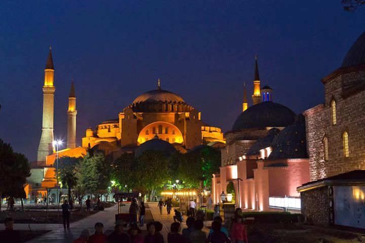 Istanbul-St Sophia,Blue Mosque,Hippodrome Guided Tour - Meeting at the Hippodrome: Finding Your Flag and Staying On Time