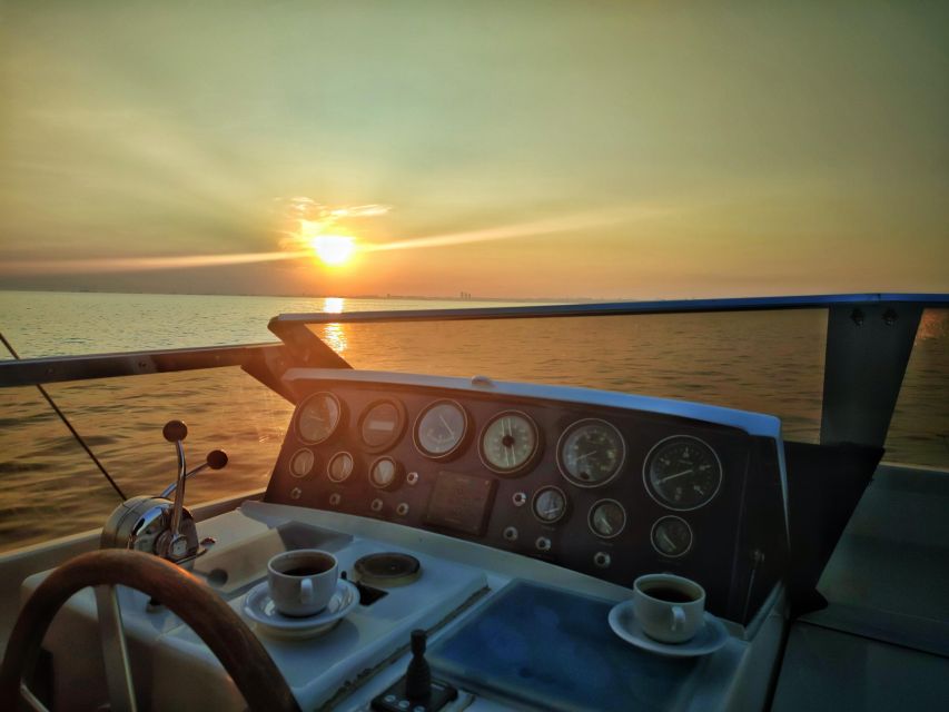 Istanbul: Sunset Yacht Cruise on the Bosphorus with Transfer - The yacht experience: 25 meters of comfort, plus snacks