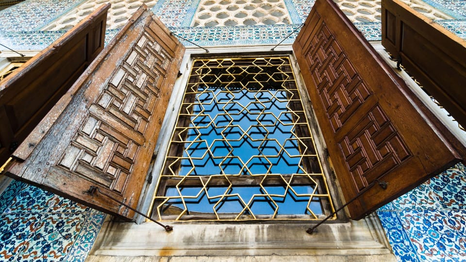 Istanbul: Topkapi Palace Guided Tour w/ Skip-the-Ticket-Line - Comfort Rules: Shoes, Bags, and Photo Limits