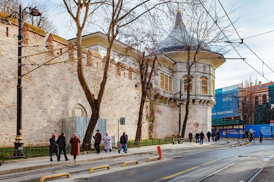 Istanbul: Two Continents Evening Bus Tour with Commentary - Besiktas, Taksim Square, and the Spice Bazaar drive-by