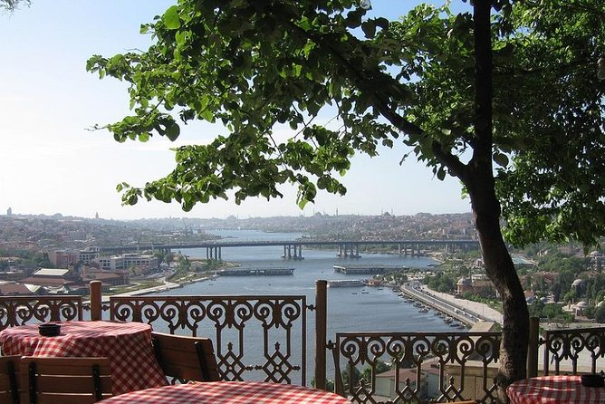 Istanbul Two Continents Tour with Lunch and Bosphorus Cruise - Beylerbeyi Palace: Ottoman Summer Power Over the Water