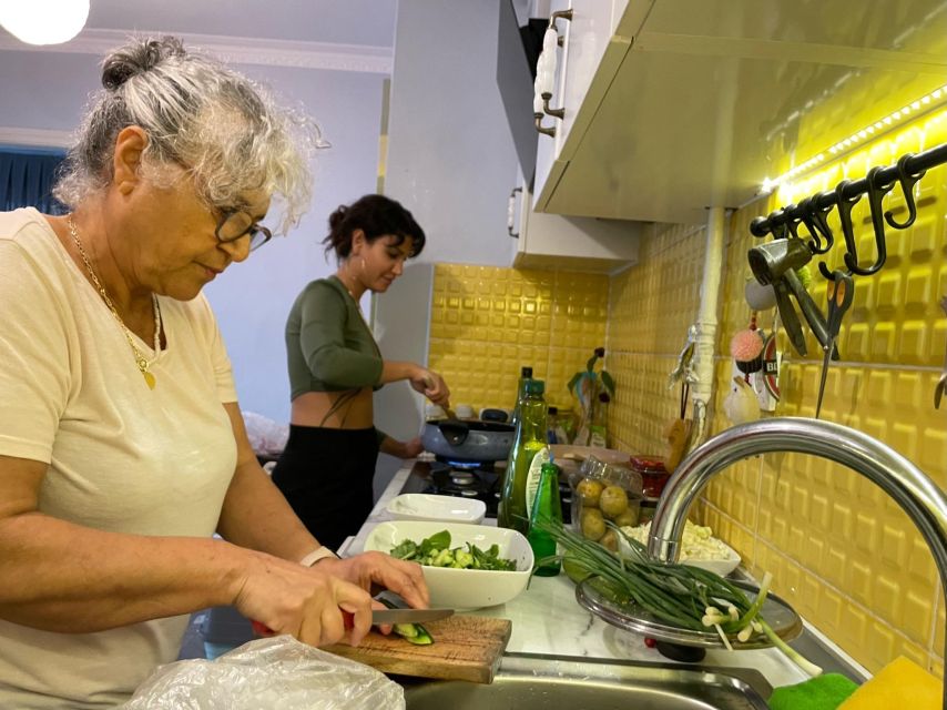 Istanbul: Vegan/Vegetarian Cooking Class with Locals at Home - Key reasons this Istanbul vegan cooking class works