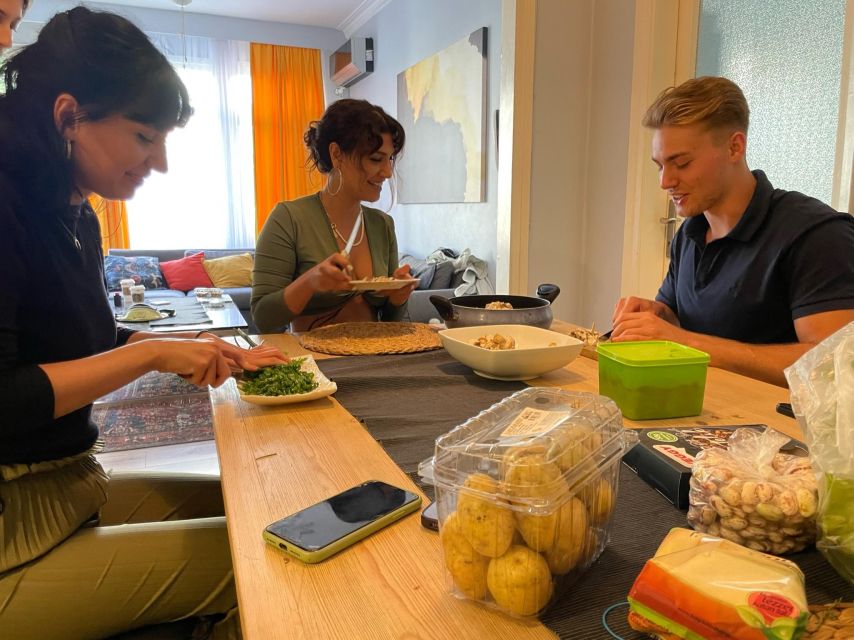Istanbul: Vegan/Vegetarian Cooking Class with Locals at Home - A home kitchen near Taksim, without the tourist script