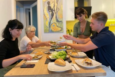 Istanbul Vegan/Vegeterian Cooking Class with Locals at Home - Your evening flow: from doorstep chats to family meal and tea