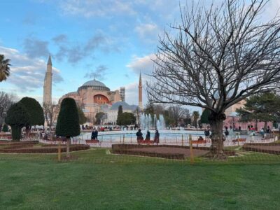 Istanbul Walking Tour: Mosques, Palace, Cistern with Lunch - Hagia Sophia: The Building That Changes Jobs (and Your Ticket Plan)