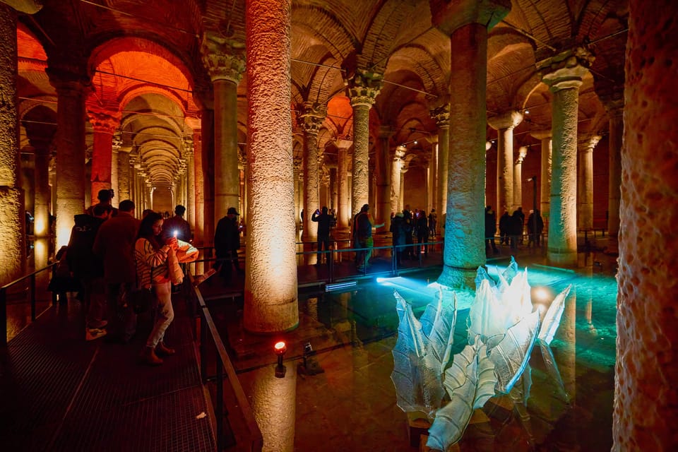 Istanbul Walking Tour: Mosques, Palace, Cistern with Lunch - Topkapi Palace: Ottoman Administration in a Very Large World