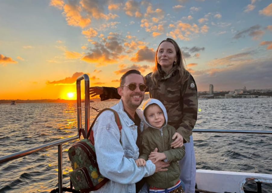 Istanbul:Golden Horn&Bosphorus Sunset Cruise on Luxury Yacht - What the 2.5-Hour Sunset Format Really Means for You