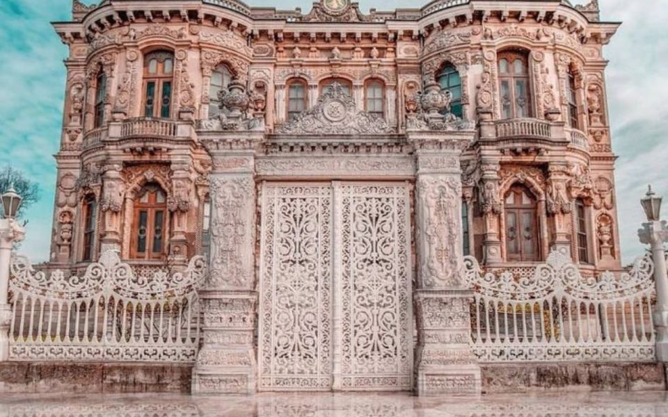 Istanbul:Golden Horn&Bosphorus Sunset Cruise on Luxury Yacht - Rumeli Fortress and Beylerbeyi Palace: Forts, Elegance, and Contrast