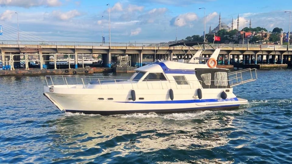 İstanbul:Private Luxury Yacht on Bosphorus 14 Meter(46 feet) - Your 2-hour cruise: from Sveti Stefan Church to Maiden’s Tower