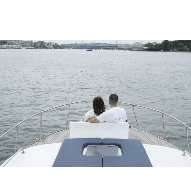 İstanbul:Private Luxury Yacht on Bosphorus 14 Meter(46 feet) - Price and value for groups up to 10 people