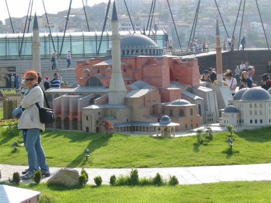 Istanbul's Golden Horn, Eyüp, Miniatürk & Pierre Loti Tour - Pierre Loti Coffee House: The Poet’s Hill and a View You Can Taste