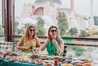 Love in Istanbul: Perfect Photo Moments at Iconic Locations - The 45–50 minute flow: direction, proofs, and your edits