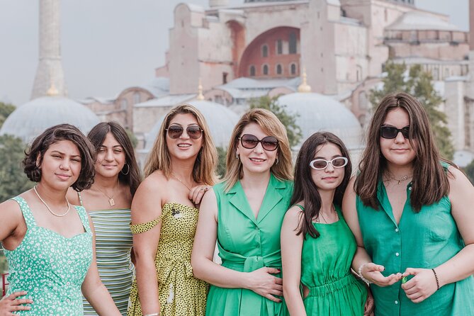 Love in Istanbul: Perfect Photo Moments at Iconic Locations - Should you book this Istanbul photo session?