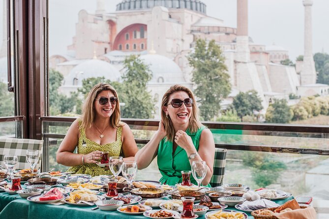Love in Istanbul: Perfect Photo Moments at Iconic Locations - The 45–50 minute flow: direction, proofs, and your edits