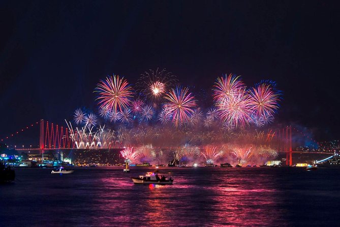 New Year's Eve dinner cruise & party on Bosphorus, Istanbul 2026 - Live dance shows plus DJ to midnight: the pacing matters