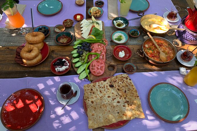 Private and guided VEGETARIAN / VEGAN tour of Istanbul - Stop 1 in Karaköy: Turkish breakfast built for vegetarians and vegans