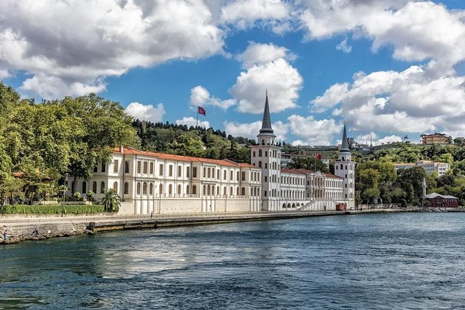 Private Bosphorus Cruise and Egyptian Bazaar with Motor Yacht - Rumelihisar Fortress: why the narrow Bosphorus matters