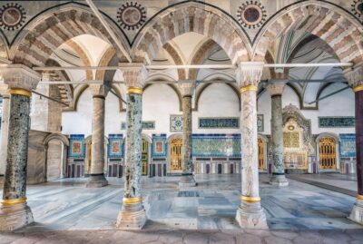 Private Car Tour of Istanbul Old City and Top 7 Attractions - Sultanahmet Square: Hagia Sophia and Blue Mosque without the chaos