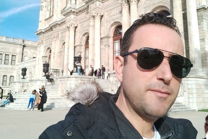 Private Guide in Istanbul in Spanish - Blue Mosque: The dress code and the tile effect