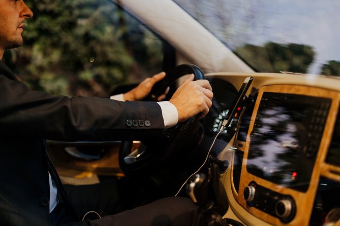 Private Istanbul Airport Transfer to Blue Mosque Sultan Ahmet - Airport Pickup That Actually Feels Clear