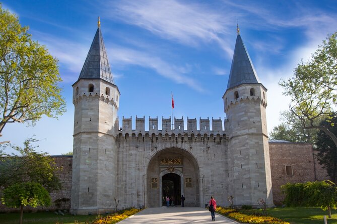 Private Istanbul Combo Tour - Classic Old City and Bosphorus Cruise - Bosphorus Cruise: The City Splits, and You Watch It Happen