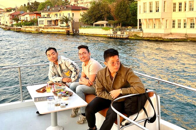 Private Luxury Yacht Cruise in Istanbul Bosphorus - Maiden’s Tower: A Rock, a Legend, and a Photo That Hits