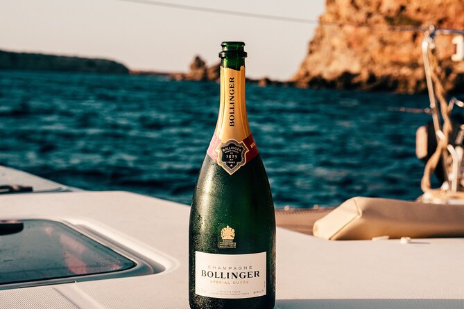 Private Yacht Voyage : Music, Wine & Snacks for Groups - Music, Snacks, and the Small Service Details That Matter