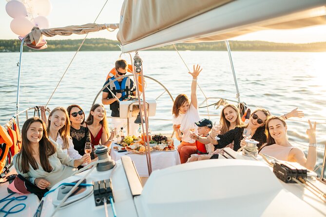 Private Yacht Voyage : Music, Wine & Snacks for Groups - Timing and What to Bring (Especially for Sunset)