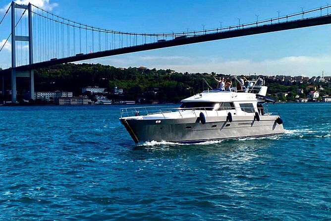 Private Yacht Voyage : Music, Wine & Snacks for Groups - Price and Value: Why $270.32 Per Group Can Make Sense