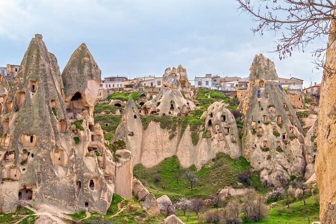 Semi-Private Cappadocia Day Tour from Istanbul, Cappadocia Hotels - Ortahisar Panorama: A Rock Castle Above the Town