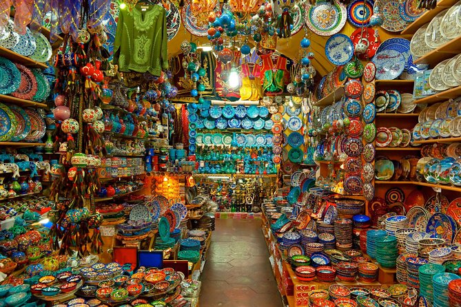 Shopping in Grand Bazaar - Getting to the entrance: meeting points and timing that matter