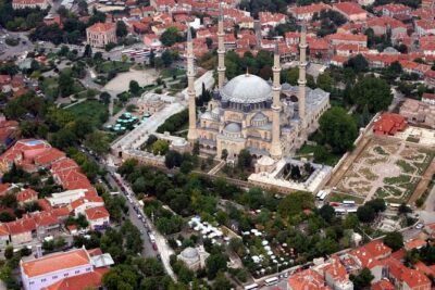 Short Break to the Turkey's Western Gate, Edirne - Üç Şerefeli Mosque: the three-balcony minaret and the story of repairs after disaster