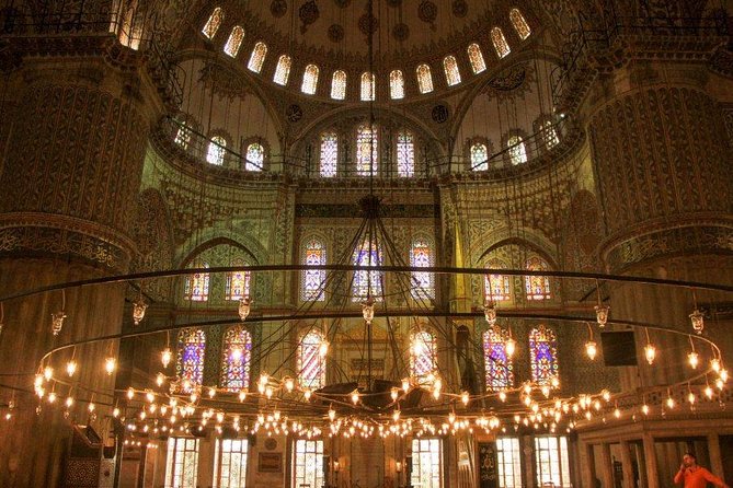 Small Group Istanbul Tour: Hagia Sophia, Blue Mosque & Bazaar - Pacing and the small-group feel: why 18 travelers matters
