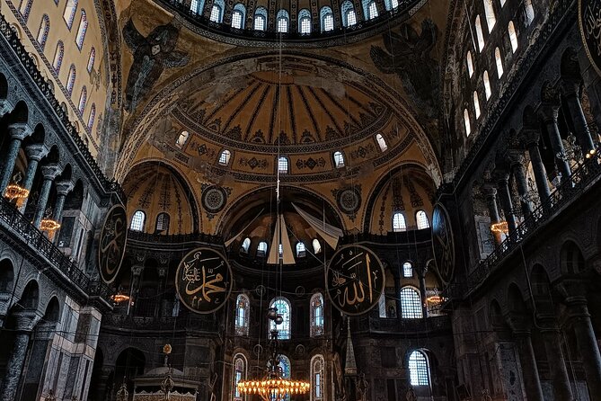 Suleyman's magnificent path: Mosques and Bazaars Tour - Nuruosmaniye Mosque and the European art influence