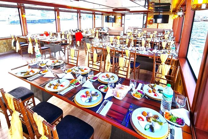 Sunset Cruise with Dinner in Bosphorus - Sarayburnu and the classic landmarks near Topkapı and Gülhane Park