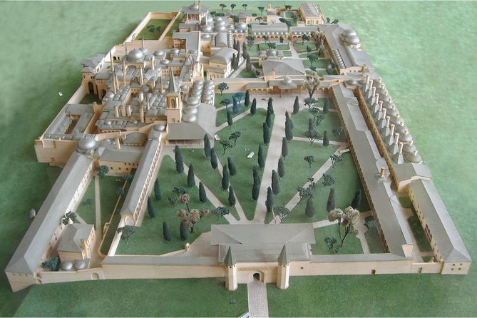 Topkapi Palace Harem Ticket & Tour-Prepay & Balance at meeting - Inside Topkapi Palace Museum: What Your Guide Does in Step One
