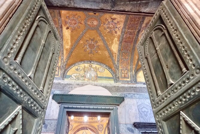 Topkapi Palace with Harem and Blue Mosque Guided Tour - Walking, Timing, and Crowd Reality in Sultanahmet