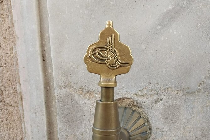 Topkapi Palace with Harem Walking Tour with Guide - Royal Mint, kitchens, and justice spaces: the palace beyond the glamorous rooms