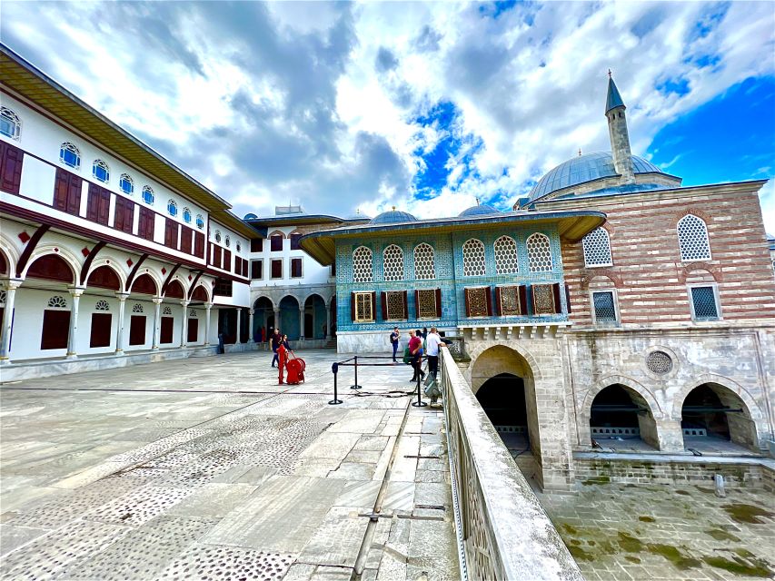 Topkapi Palace&Harem-Guided Tour-Skip lines- All tickets inc - Handcrafted Iznik tiles and the Sultan’s pavilion view over the Bosporus