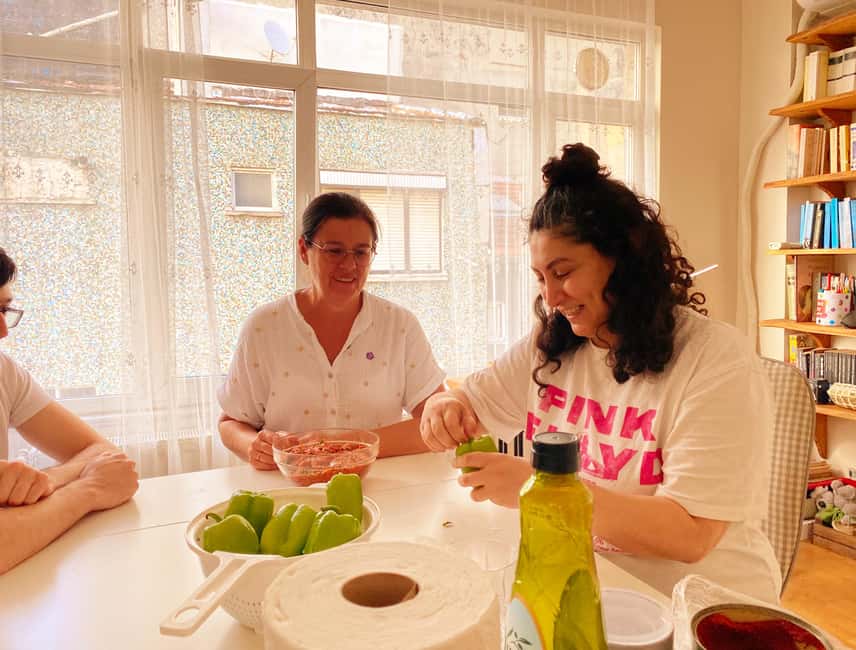 Turkish Cooking Course - Home Cooking Class in Istanbul - The home setting: pets, warmth, and why it feels different