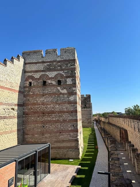 Walls of Contantinople and Blachernea Palace Tour - Why Istanbul’s Walls Still Feel Immediate